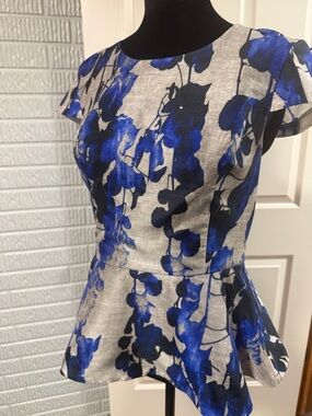 Kensie Floral Peplum Top Womens Medium Blue Black Tan Structured Zip Back NWOT